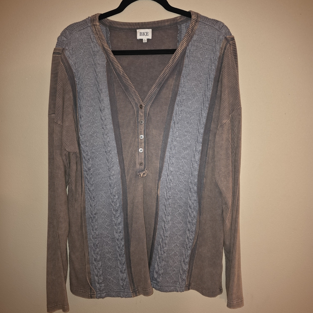 BKE By The BUCKLE Women's Long Sleeved Shirt in Brown and Gray